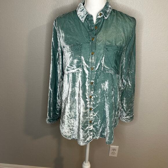 Pilcro Anthropolgie crushed velvet sea foam color button down shirt size 4 - Picture 2 of 14